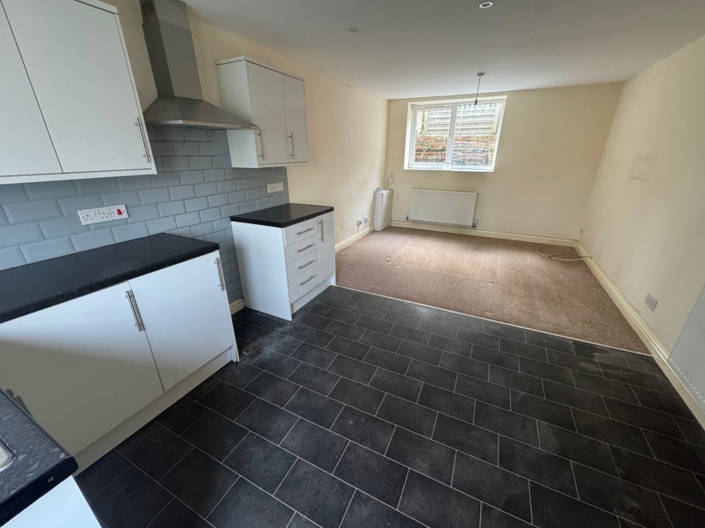 Lot: 178 - END-TERRACE HOUSE FOR IMPROVEMENT - Kitchen - living room